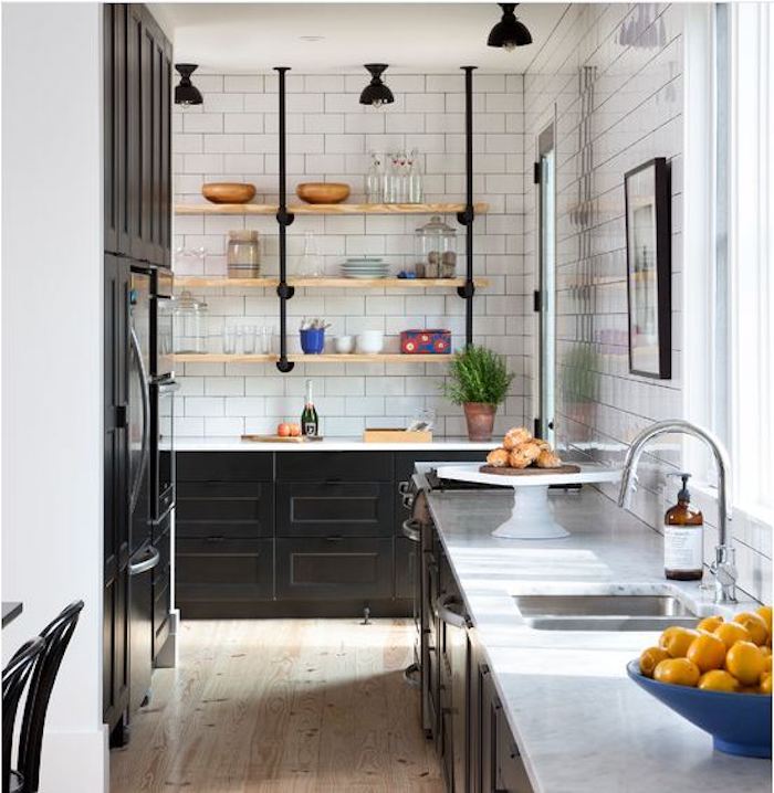 küchenzelle klein in modernem minimalistischen stil, weiße wand deko ideen an der wand