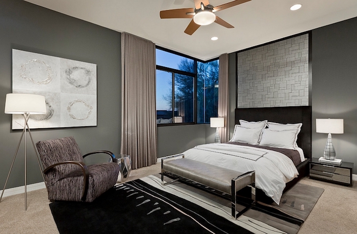 graue wände, schwarzes bett, komplementärfarbe braun, schlafzimmer einrichten