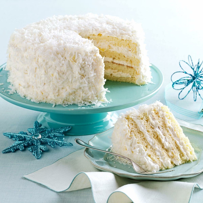 weißer Kuchen zu Weihnachten, Kuchen Backen, Kokos Torte mit Kokos Creme und Kokosraspeln