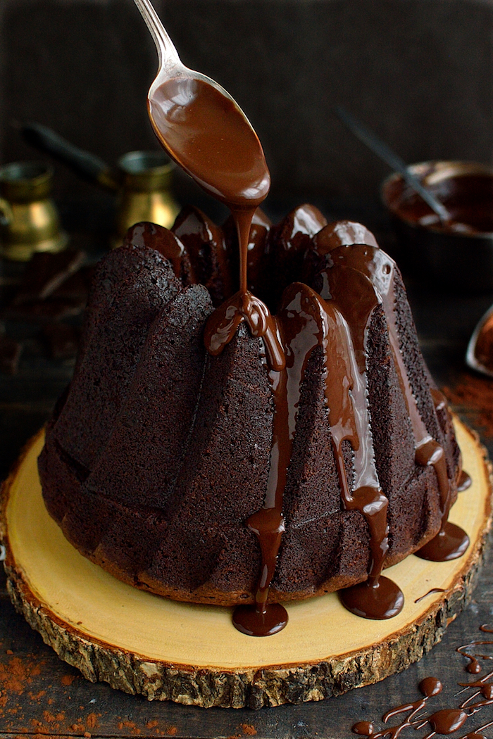 Kakao-Kuchen mit Schokoladenglasur selber machen, leichtes Rezept für leckeren Nachtisch