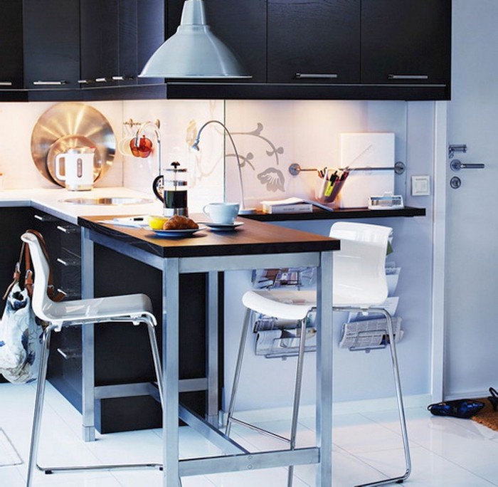 kleine küche ideen, einrichtungsstil modern und futuristisch, blau, grau, weiß