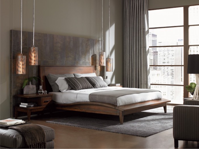moderne schlafzimmer, silberne pendellecuhten, graue vorhönge, einrichtung in naturstarben