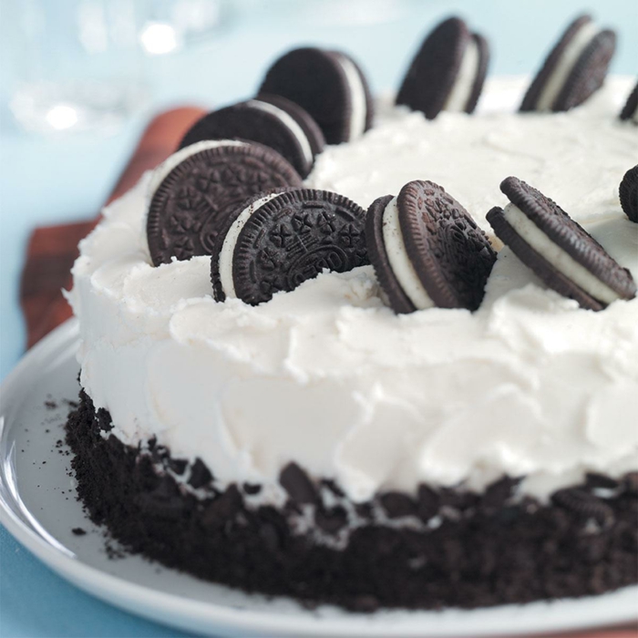 schwarze und weiße Creme, Oreo Kuchen, leckere Kuchen, Oreo Kekse als Dekoration