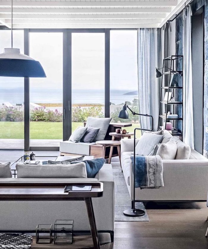 grau und blau, wohnzimmer ideen modern, blaue lampe, viele schöne und hochwertige möbel zu hause, blick nach außen, fenster anstelle von wände
