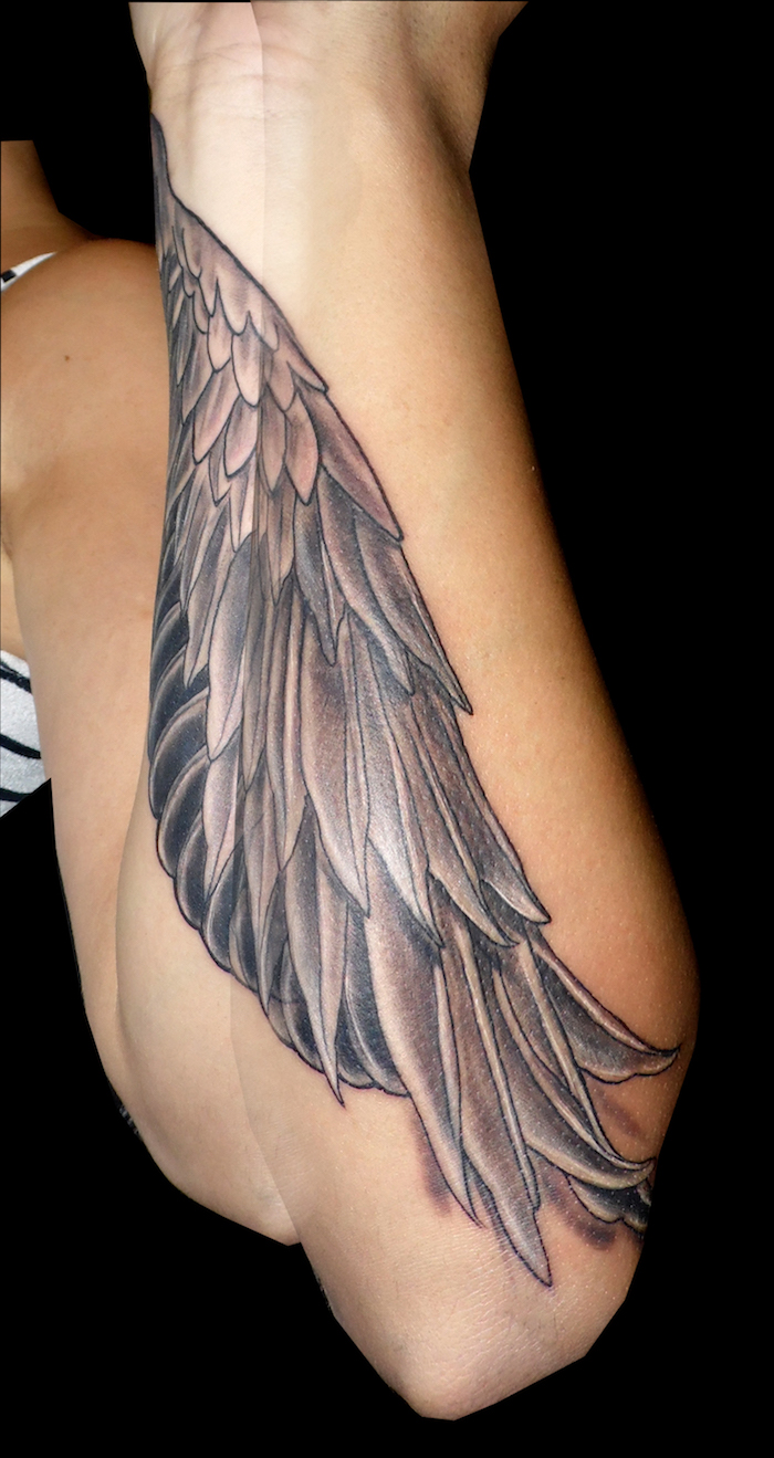 tattoo flügel, frauen tattoos, tätowierung am unterarm, vogelflügel als motiv