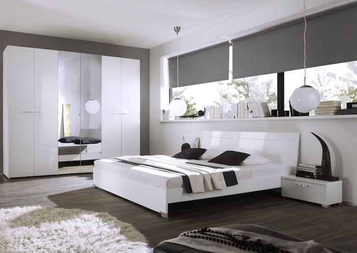 wohnideen schlafzimmer, möbel set in weiß, runde pendelleuchten, kleiderschrank mit spiegel