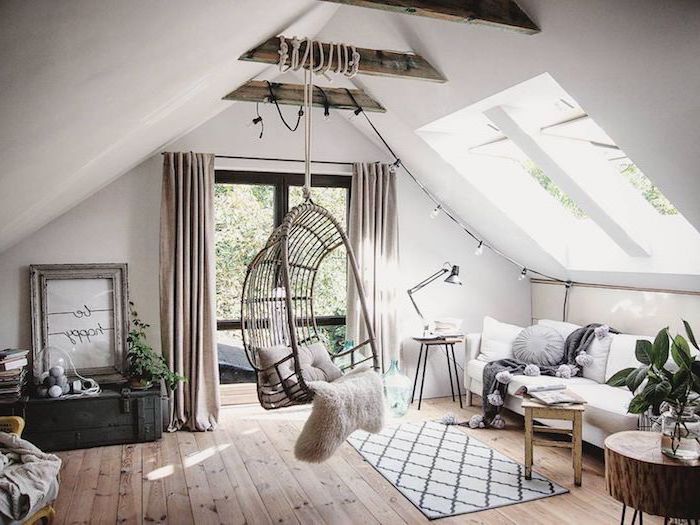 modernes wohnen mit hängesessel und pelzfell im raum wohnzimmer sofa, dachgeschosswohnung