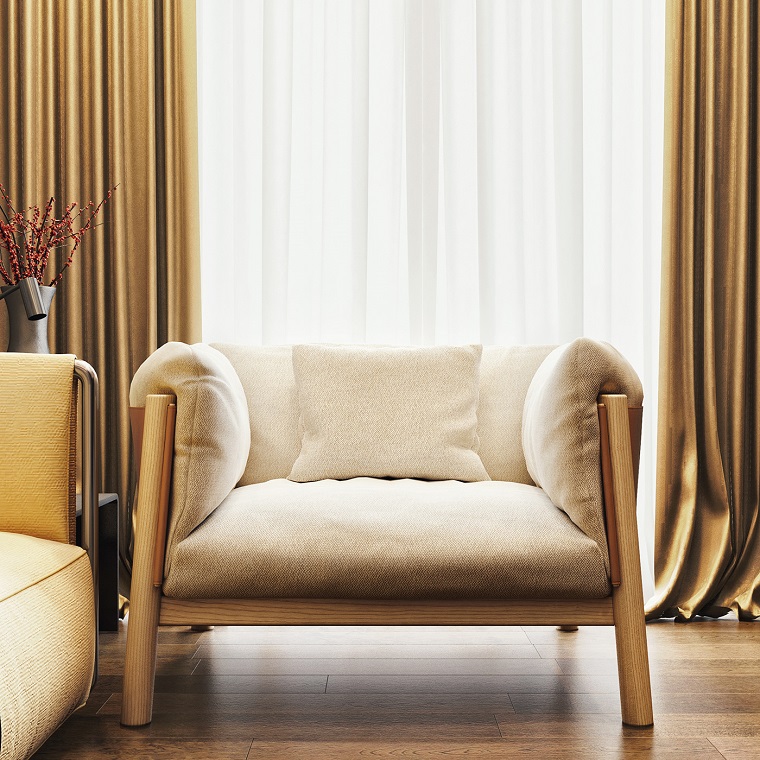 die möbel im wohnzimmer modern kombinieren und gestalten, beige sessel, goldenbraune vorhänge, gelbes sofa