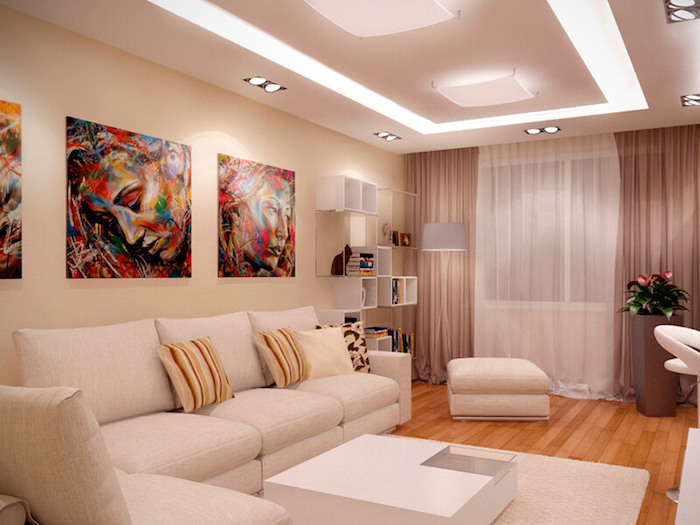 bunte wandbilder als deko wohnzimmer modern, krasse farben, gesichter von menschen, weißes sofa, parkett boden