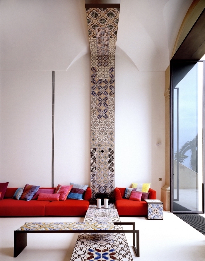 moderne tapeten wohnzimmer mit italienischen fliesen ersetzen, elegantes design zimmergestaltung, rotes sofa