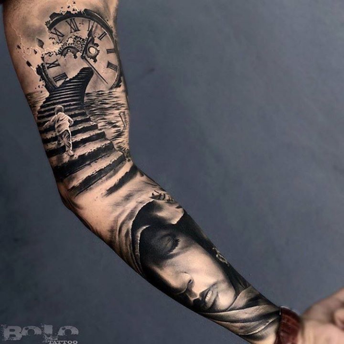 3d tattoo arm, frauengesicht in kombiantion mit treppe, junge und uhr
