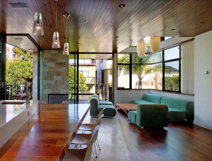 haus modern ausstatten, wohnküche, grünes sofa uns sessel set design idee, steinoptik, naturmaterialien innen