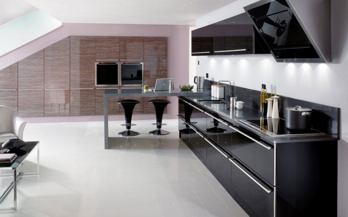 moderne kücheneinrcihtung in schwarz und weiß und rosa, kleine räume, einrichten, designer möbel