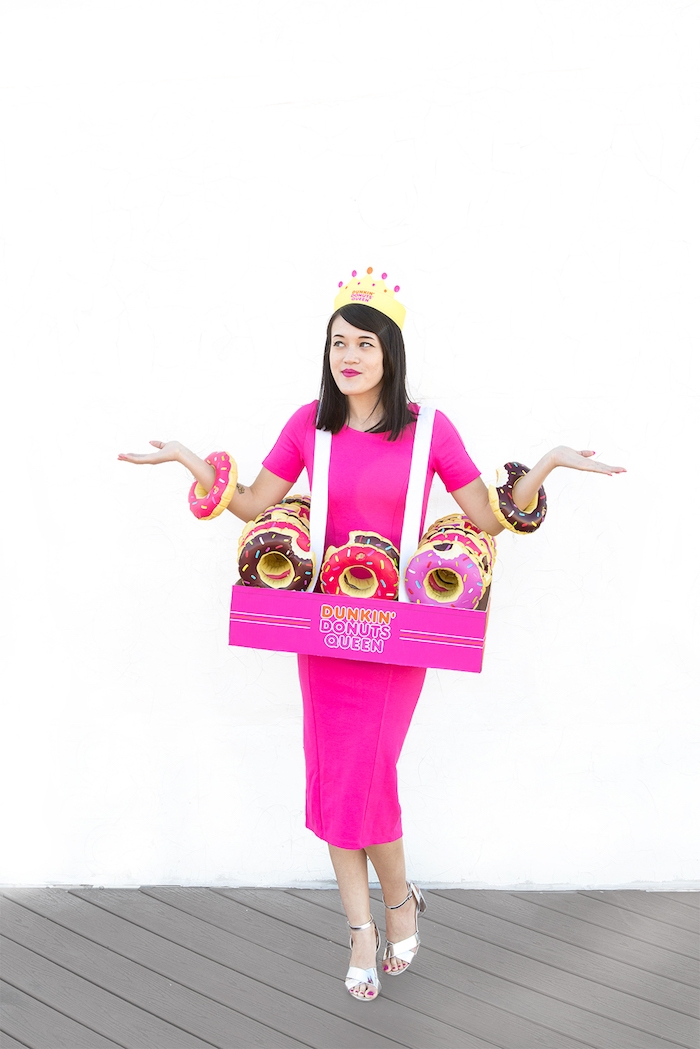 Halloween Kostüm Dunkin Donuts Königin, Krone aus Papier und aufblasbare Donuts in Schachtel