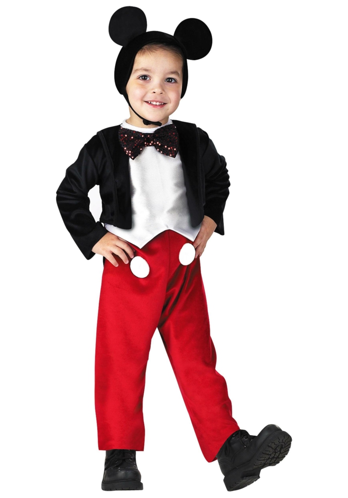 Mikey Maus Kostüm von einem kleinen Jungen mit Ohren, eine rote Hose und eine schwarze Jacke, Kinderkostüme selber machen