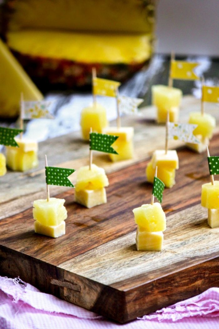 einfache häppchen mit käse und anase, partyrezepte zum vorbereiten, schnelles rezept