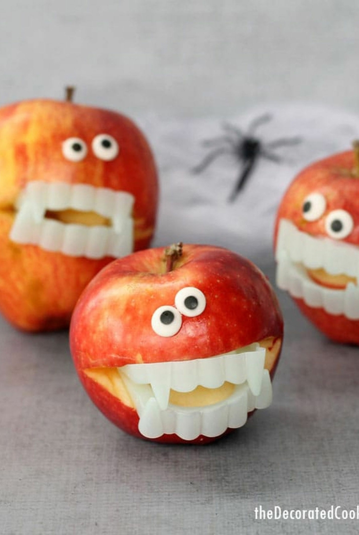 Äpfel mit Vampirenzähnen, Halloween Snack Ideen für Kinder, einfach, schnell und gruselig