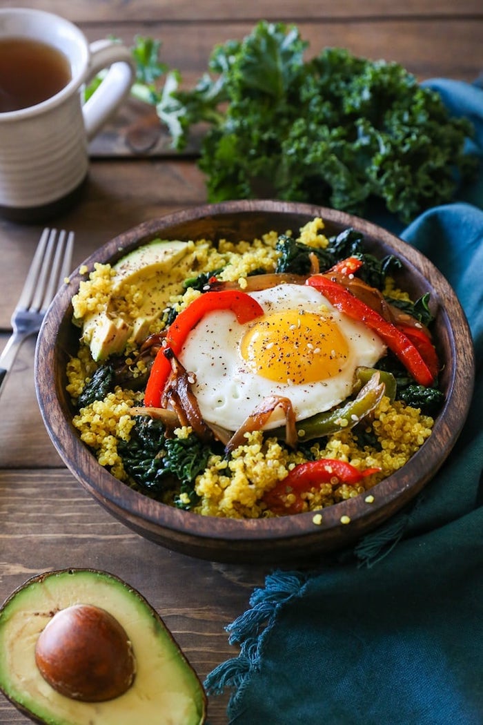 quinoa salat rezepte, ei, avocado, brokkoli, curryrezept gesunde ideen kale tee