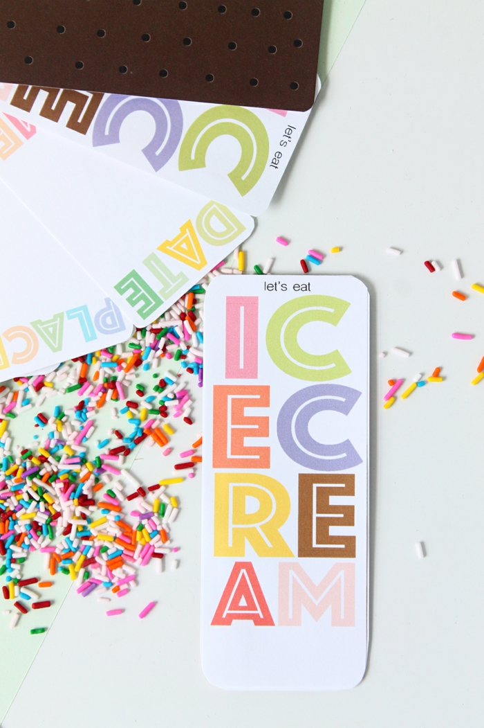 Einladungskarten erstellen, auf der Karte ist Icecream geschrieben und sie fördert Eis zu essen