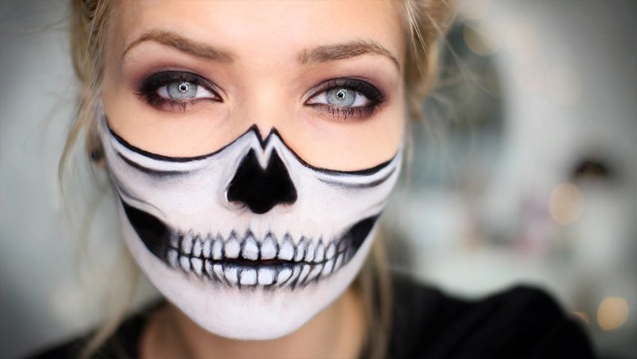 schminken halloween für damen, die gruselig aussehen wollen, totenkopf schminke, weiß und schwarz