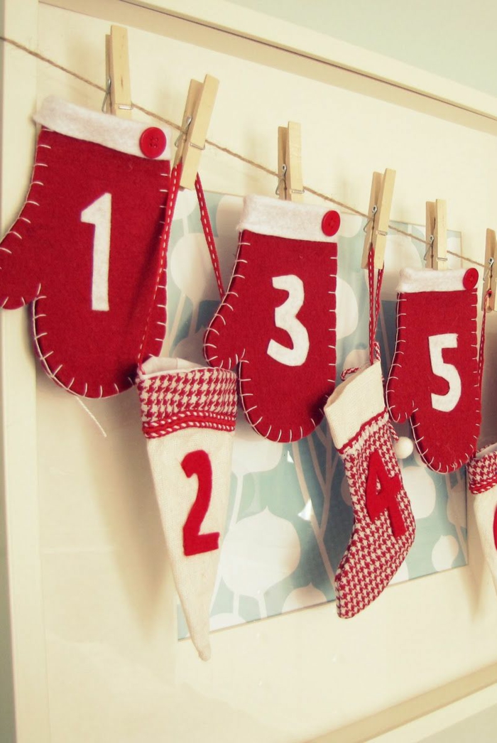 kleine Tüten wie Handschuhe, Mützen und Socken in weihnachtlicher Farben, Adventskalender befüllen