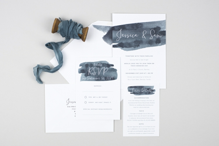 Einladungskarte drucken, weiße und blaue Hochzeitseinladung, weiße und blaue Buchstaben