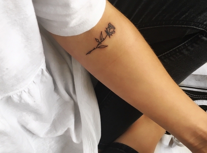 tattoo ideen für männer und frauen, rose, am hand, am arm tattoos schönheitssymbol