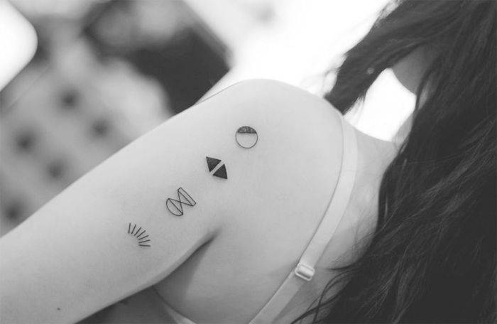 tattoo unterarm, minimalistisches design, kleine symbole zeichen mit botschaften