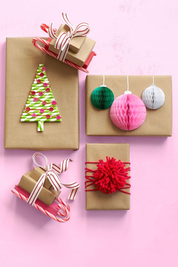 bastelideen weihnachten, geschenke verpacken, braunes papier, bommel aus rotem garn, weihnachtskugeln