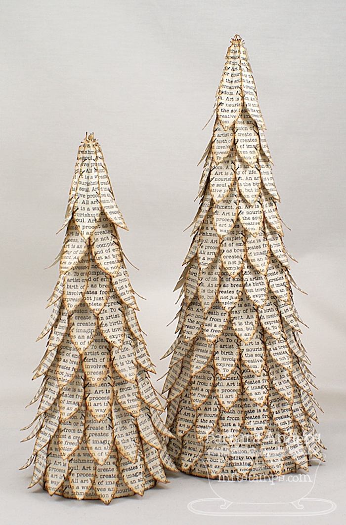 Zwei Weihnachtsbäume aus Papier, DIY Ideen für ausgefallene Weihnachtsdekoration 
