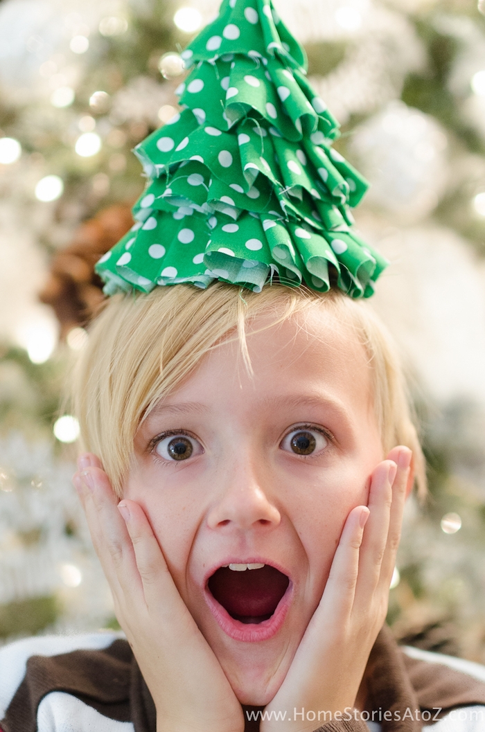 Weihnachtsbaum aus grünem Stoff basteln, coole Bastelideen für Kinder und Erwachsene 
