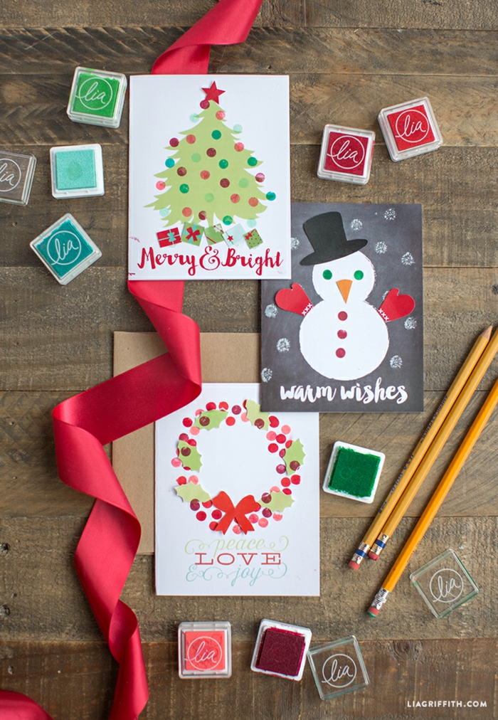 rote Schleife, drei Weihnachtskarten drucken, Glückwünsche und schöne weihnachtliche Bilder