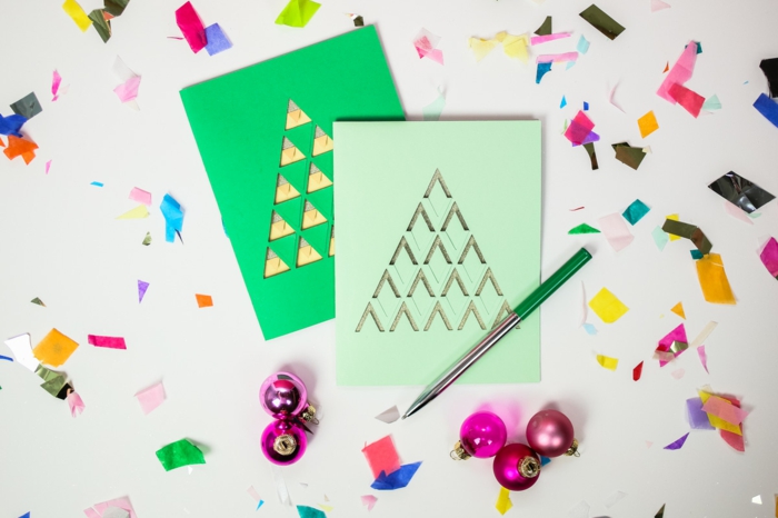 zwei Karten in grüner Farbe, mit Cuttermesser ausgeschnitten, Weihnachtskarten gestalten