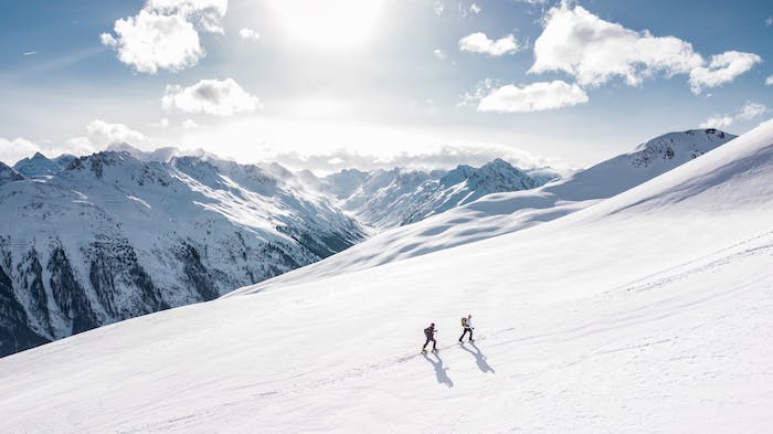 Ab in den Schnee, Winterspaß für Groß und Klein, den perfekten Ort für Skiurlaub wählen