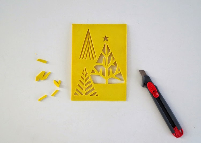 eine Anleitung, wie Sie den Stempel auszuschneiden mit Cuttermesser, Weihnachtskarten drucken