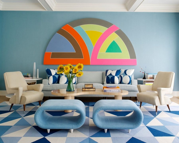 große farbenfrohe wanddeko, wohnzimmer einrichten ideen, einrcitung in creme und blau