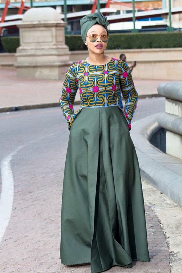 afrikanische kleider ideen, grünes kleid mit buntem oberteil wie eine bluse und langem großen unterteil, turban und sonnenbrille