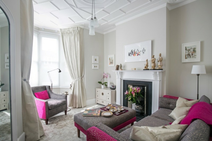 rosa und graue Wohnzimmermöbel, Wohnzimmer Farben, weiße Wandfarbe und viele kleine Bilder