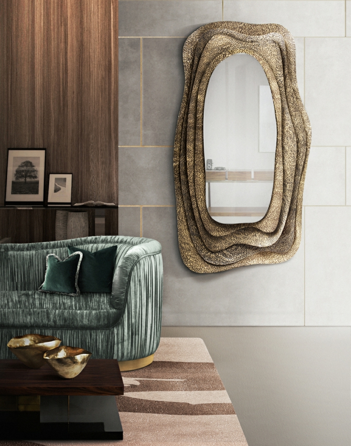 Wohnzimmer Ideen Wandgestaltung, ein großer Spiegel, graue Wandfliesen, brauner Teppich