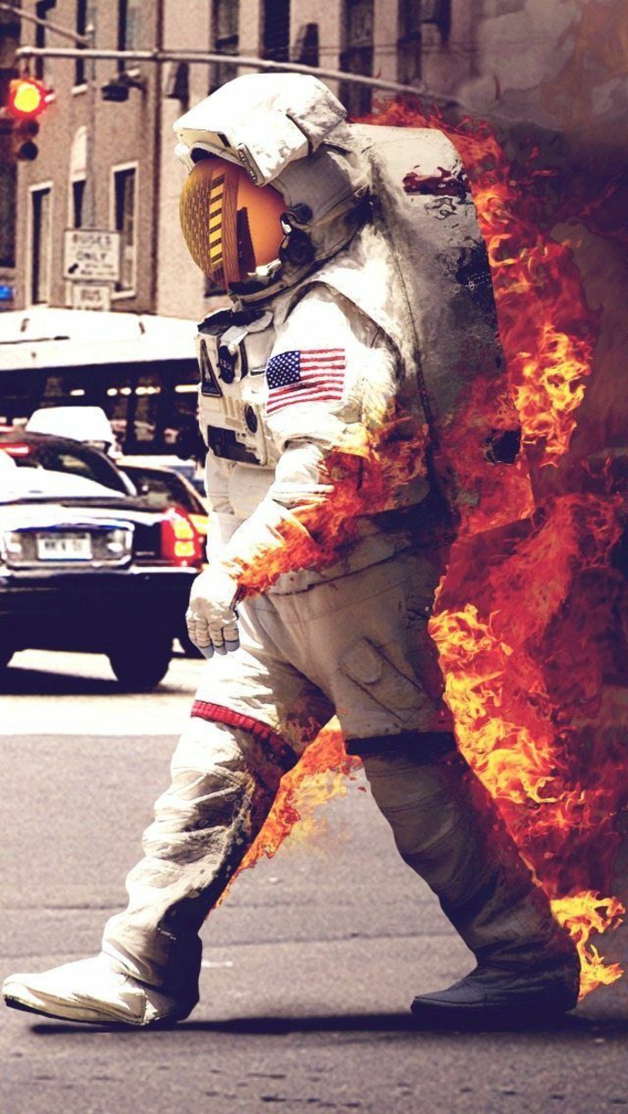 wallpaper handy, astronaut, kommt vom kosmos und brennt, weißer thermo kostüm, brennender mensch