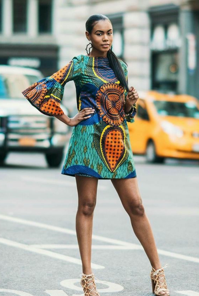 afrikanische kleidung von heute krasse farben und unerwartete farbkombinationen, orange deko, grün blaues kleid