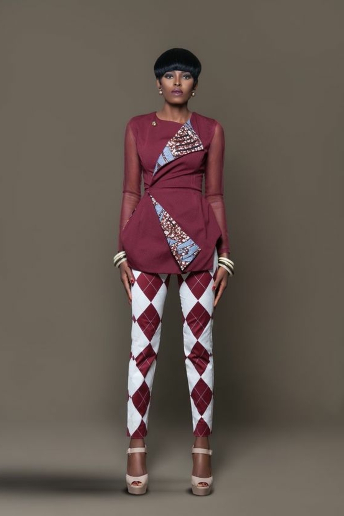 frauen outfits im afro stil gestaltet, hose mit geometrischen formen, weiß und bourdeaux rot, oberteil