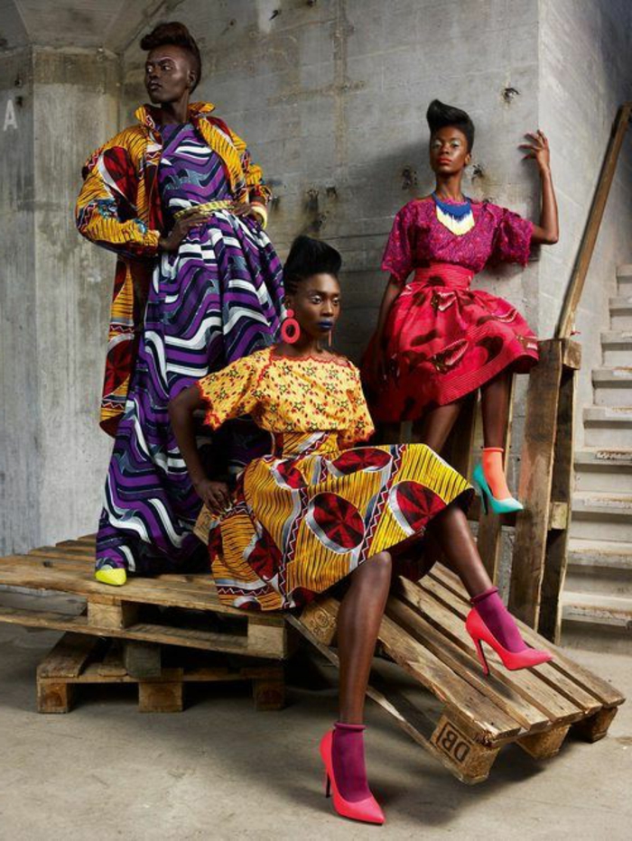 holländische stoffe online, bunte kleidung inspiritert von den afrikanischen ländern, rosa socken mit roten schuhen, farbkombinationen kreativ, ausgefallene kleidung