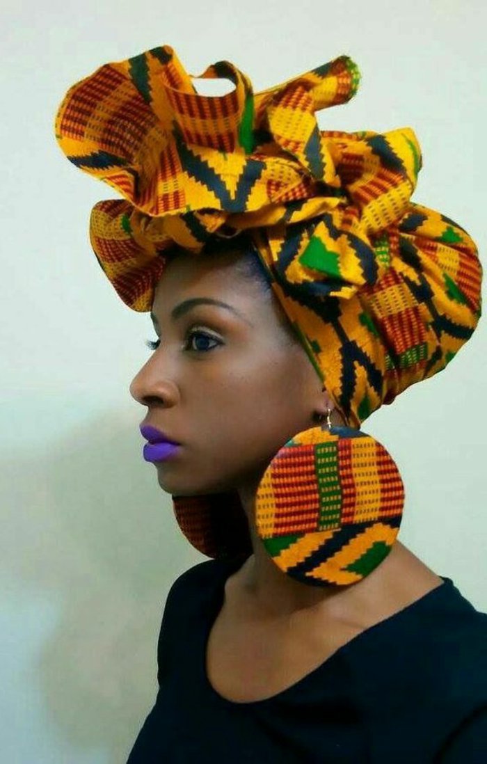 afrikanische stoffe für turban und kopfdeko, kopftuck in dem selben print wie die große ovale ohrringe