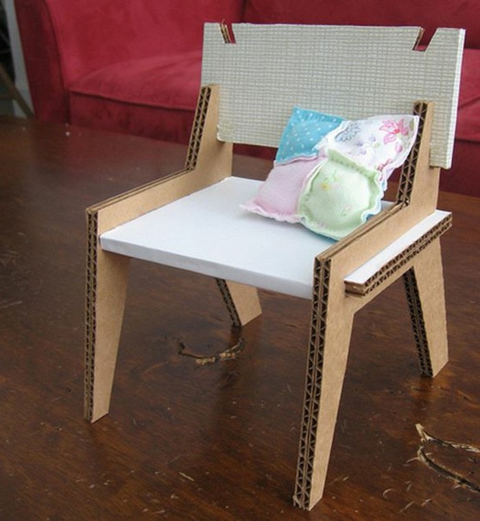 kartonmöbel design easy to do und günstig, stuhl design kleiner kissen, weiße sitzoberfläche
