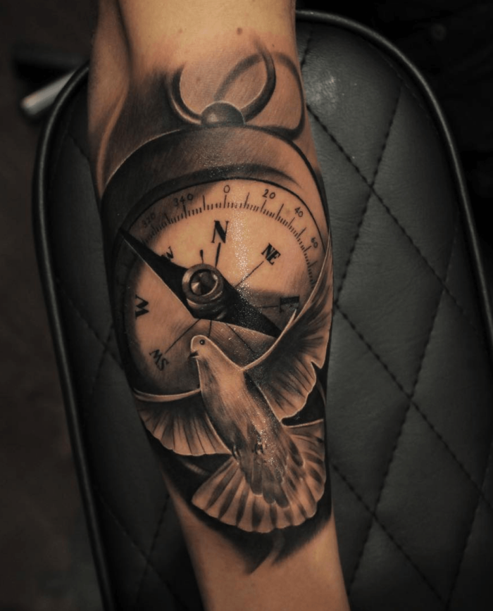 Tattoo männer unterarm kompass