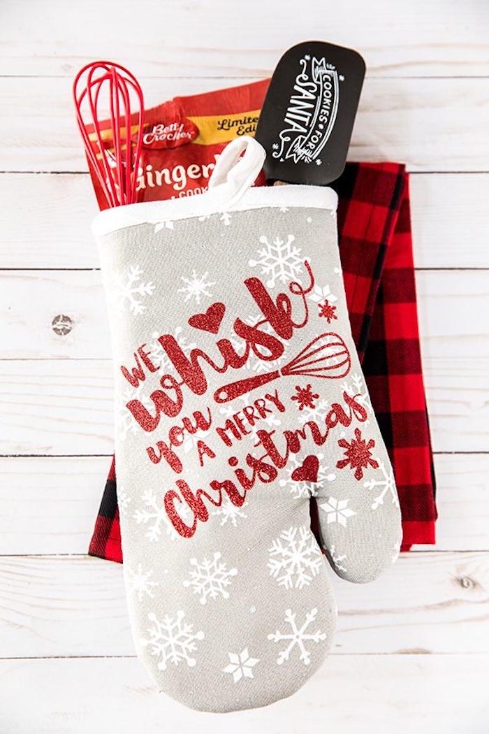 Personalisierten Backhandschuh zu Weihnachten schenken, mit Schablone dekorieren 
