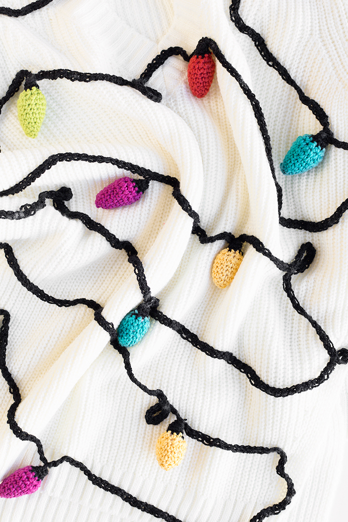 Weihnachtspullover selber stricken, mit Applikation Lichterkette, praktisches Geschenk zu Weihnachten 