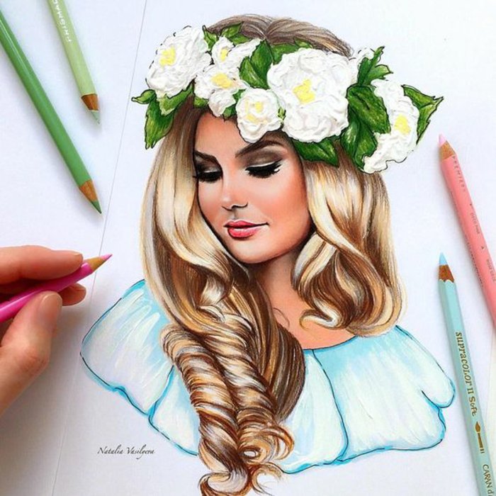 ein blondes Mädchen mit Blumenkranz in dem Haar, eine blaue Bluse, Mädchen gezeichnet