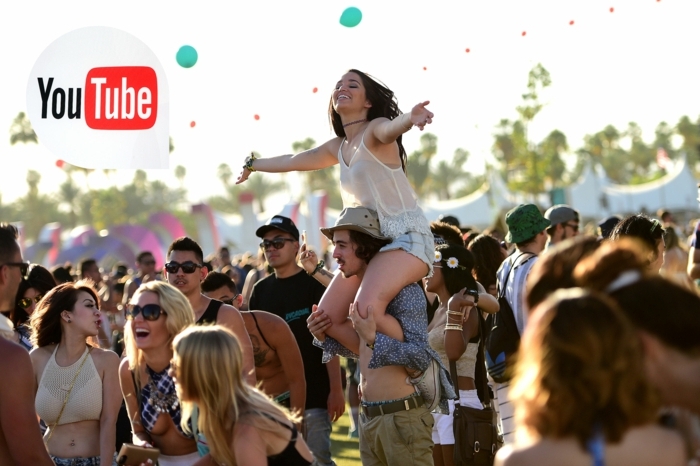 Das LOGO von YouTube, ein Mädchen und ein Junge genießen Coachella Festival, viele Ballons
